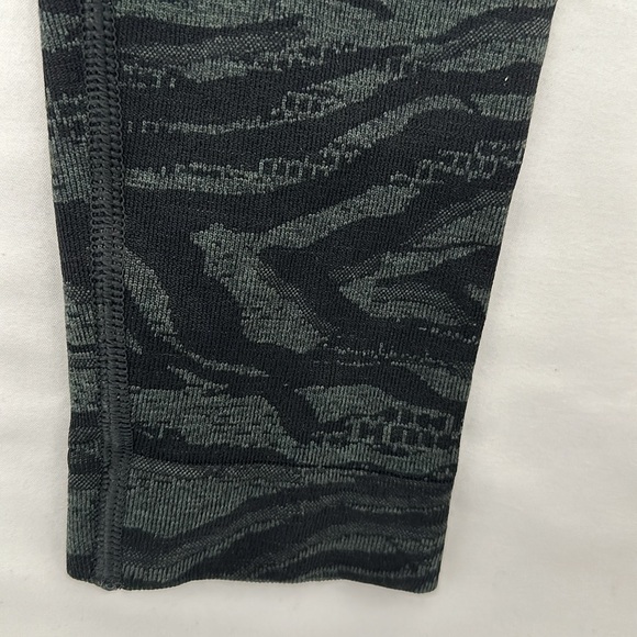Gymshark Adept Seamless Animal Print Jacquard Pattern Leggings - Picture 6 of 9